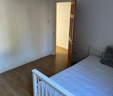 2 Bed Maisonette, Rothesay Avenue, SW20 - Photo 6