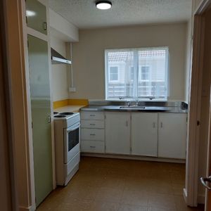 Bottom floor Flat - Photo 2