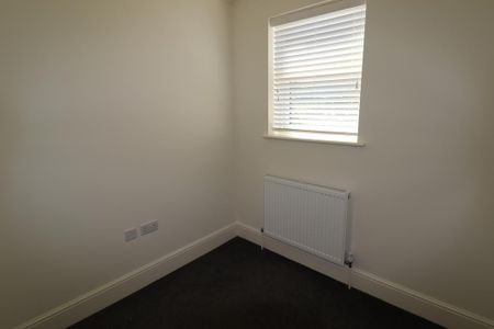 3 bedroom terraced house to rent - Photo 4