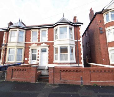 To Let 1 Bed Flat - Photo 2
