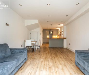 4 bedroom end of terrace house to rent - Photo 2