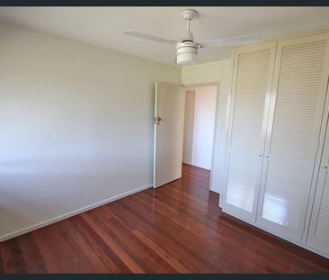 LAWNTON COTTAGE - WALK TO TRAIN - Photo 5