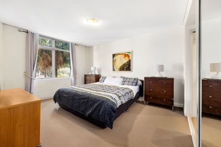 Freshly Painted & Oversized Residence - Furnished - Photo 5