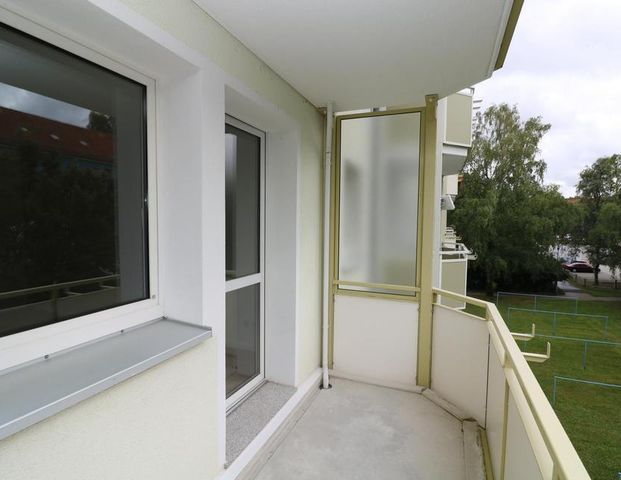 Pack die Badehose ein…helle 3-RW mit Wanne u. Balkon!!! - Photo 1