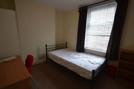 3 bedroom House To Let - Photo 3