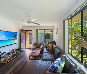 Freshly Updated 2 Bedroom Villa in a Quiet, Convenient Location - Photo 2