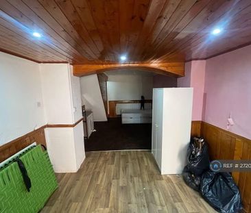 1 bedroom in a flat share to rent - Photo 1