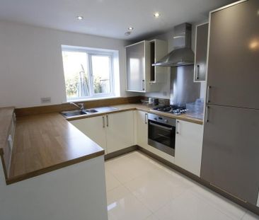 3 bedroom semi-detached house to rent - Photo 1