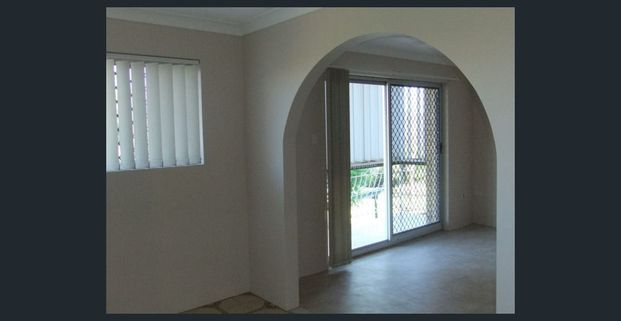 Spacious 3‑Bedroom Unit in Prime Chermside Location! - Photo 1