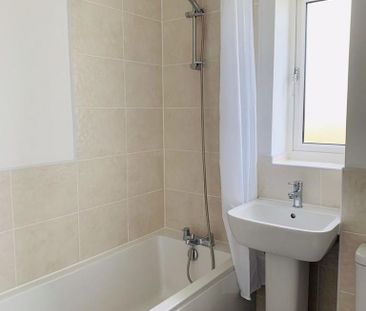 2 bedroom end of terrace house to rent - Photo 4