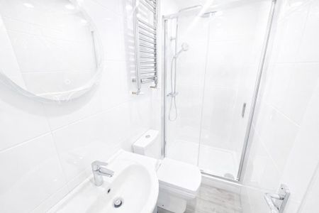 4 bedroom semi-detached house to rent - Photo 3