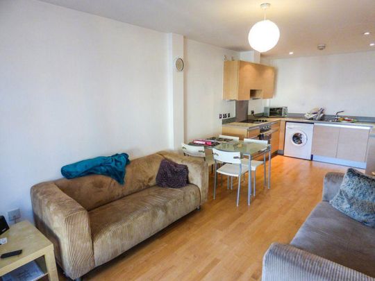 2 bedroom flat to rent - Photo 1