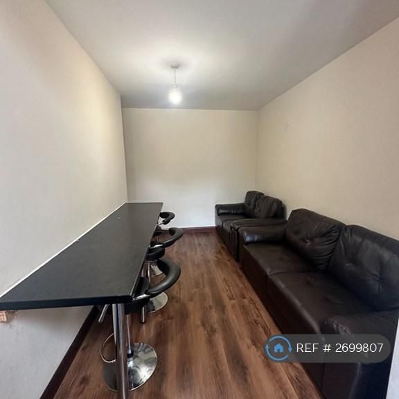 4 bedroom semi-detached house to rent - Photo 1