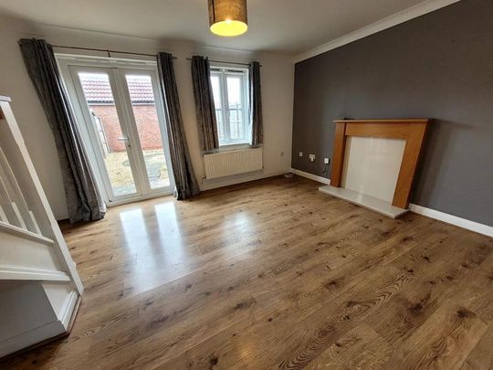 2 bedroom end of terrace house to rent - Photo 1