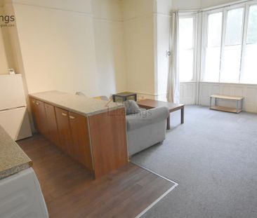 2 bedroom ground floor flat to rent - Photo 3