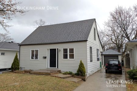 Central Windsor Home: 2 Bedroom /2 Bathroom + Office and Detached 1 Car Garage - Photo 3