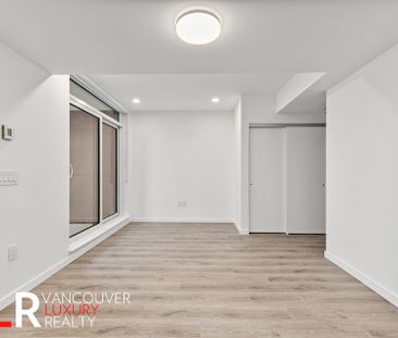 Condo in Surrey, BC - Photo 2