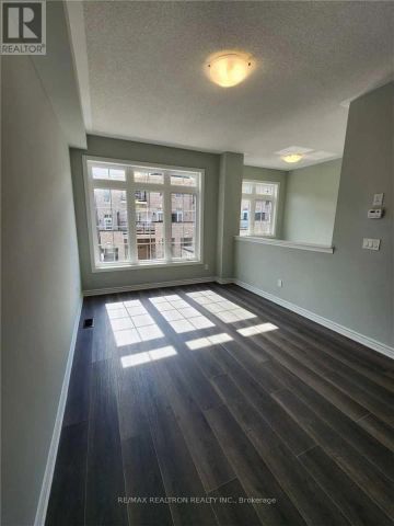 8 ROYAL COLLECTION WAY - Photo 4