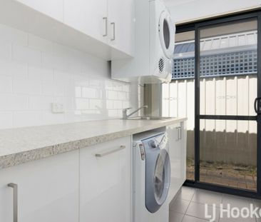 Meadow Springs Large STUNNING Family Home - Photo 5