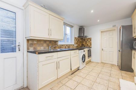 3 bedroom terraced house to rent - Photo 4