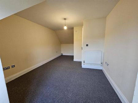 4 bedroom semi-detached house to rent - Photo 3