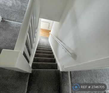 2 bedroom semi-detached house to rent - Photo 6