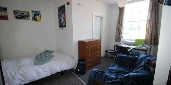 9 Bed Student Accommodation - Photo 3
