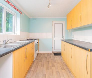 3 bed House - Semi-Detached To Let - Photo 5