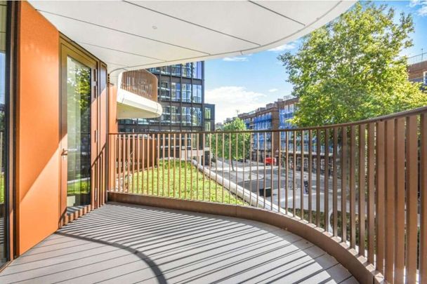 A truly stunning 1 bedroom apartment in this luxury development, Triptych Bankside moments from Southbank. The development benefits from bespoke services. - Photo 1