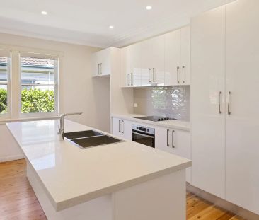 Refurbished, Sunlit Cottage In Desirable Family Locale - Photo 6