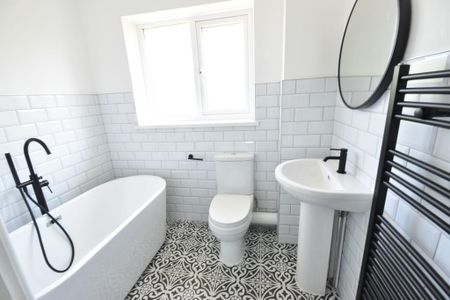 3 bedroom link detached house to rent - Photo 5