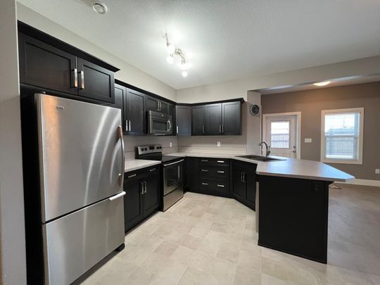 Blackfalds!! Separate Entrance! Separate Yard! - Photo 1