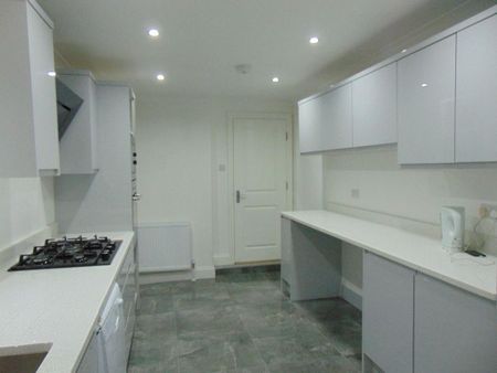 4 bedroom terraced house to rent - Photo 5