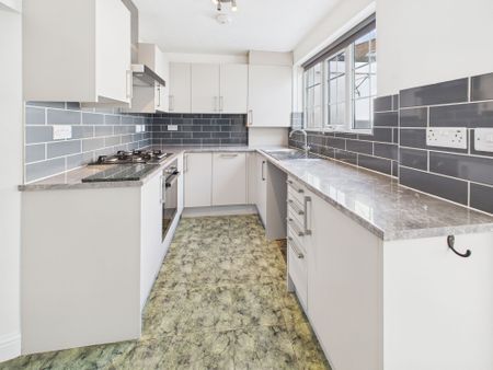 Two bed mid-terraced house to rent in High Street, Exeter, EX3 - Photo 4