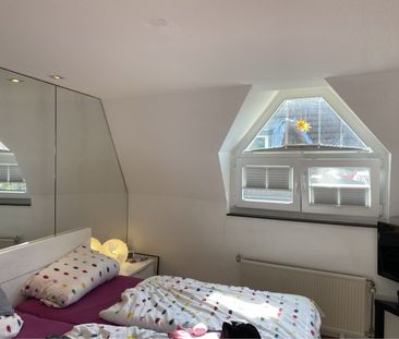 Rodenkirchen: Große Maisonette-Wohnung in direkter Rheinnähe - Foto 1