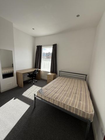 2 bedroom terraced house to rent - Photo 3