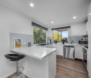 Contemporary Family Home in Central Brighton - Photo 1