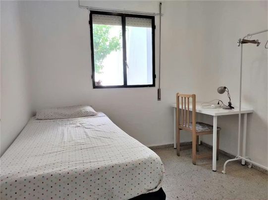 Calle Pelay Correa, Sevilla, Andalusia 41010 - Photo 1