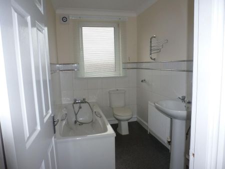 3 bedroom terraced house to rent - Photo 5