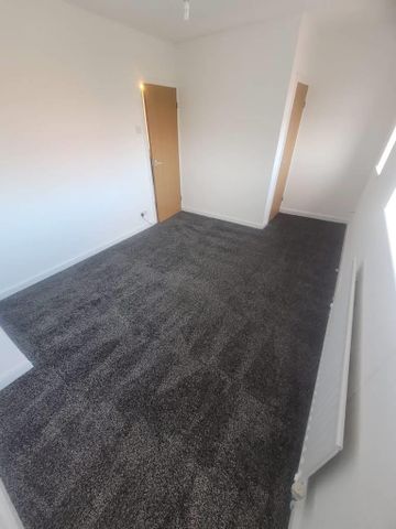 2 bedroom semi-detached house to rent - Photo 4