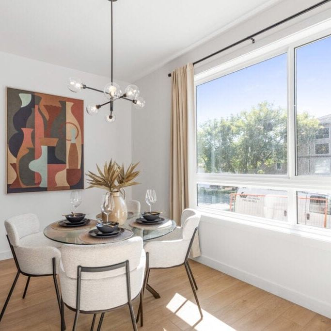 Edmonton Unfurnished townhouse Rental in West Jasper Place - Luxury and spacious 3 Bedroom Main Floor Suite! - Photo 1