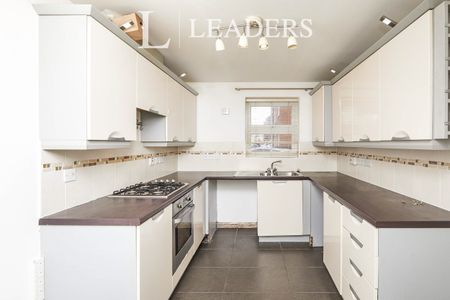 3 bedroom house to rent Thames Way, Hilton, Derby, Derbyshire, DE65 - Photo 2