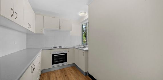 Stunning sundrenched two bedroom apartment. - Photo 2