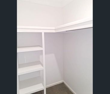 3 BEDROOM 2 BATHROOM TOWNHOUSE WITH DUCTED AIR - Photo 4