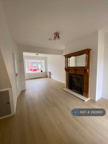 3 bedroom terraced house to rent - Photo 2