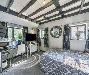 Swan Lane, Stoke Orchard, Cheltenham, Gloucestershire, GL52 - Photo 5