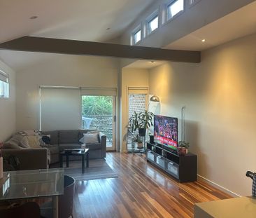 Caulfield South - Photo 1