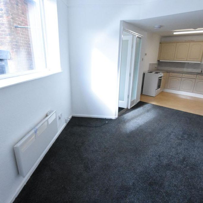 1 bedroom ground floor flat to rent - Photo 2