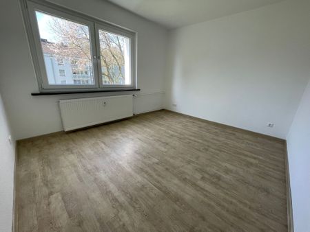*Erstbezug nach Sanierung*Balkonwohnung*grüne Siedlung* - Foto 3