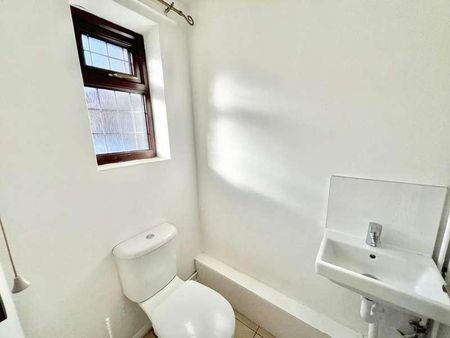 Britannia Road, Brentwood, CM14 - Photo 2